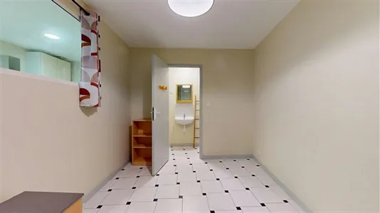 Apartments in Nîmes - photo 8