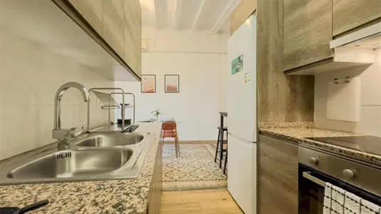 Rooms in Barcelona Ciutat Vella - photo 10