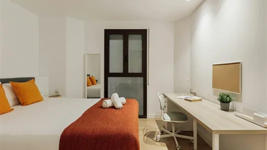Rooms in Barcelona Eixample - photo 4