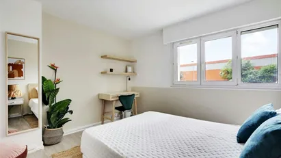 Room for rent in L'Haÿ-les-Roses, Île-de-France