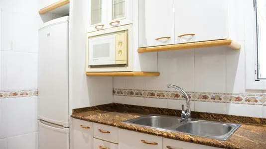 Rooms in Barcelona Eixample - photo 10