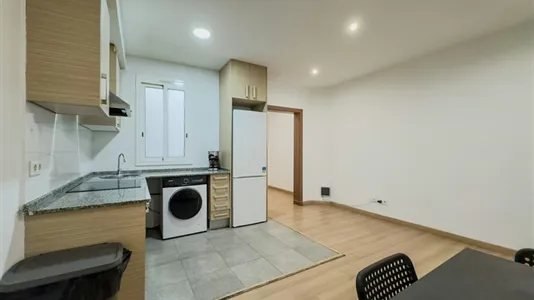 Rooms in Barcelona Ciutat Vella - photo 9