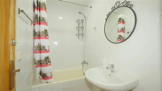 Rooms in Barcelona Ciutat Vella - photo 9