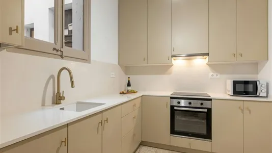 Rooms in Barcelona Ciutat Vella - photo 10