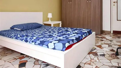Room for rent in Milano Zona 6 - Barona, Lorenteggio, Milan