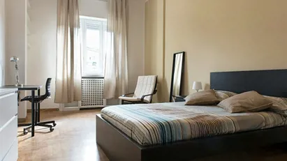 Room for rent in Milano Zona 6 - Barona, Lorenteggio, Milan