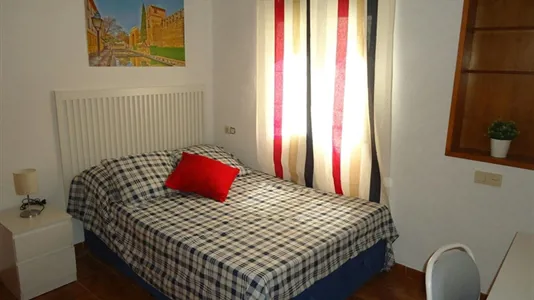 Rooms in Córdoba - photo 1