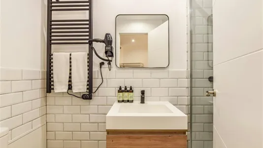 Rooms in Madrid Centro - photo 9