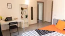 Room for rent, Cagliari, Sardegna, Via Dante Alighieri