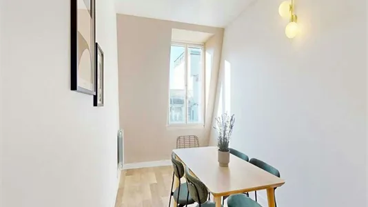 Rooms in Paris 8ème arrondissement - photo 8