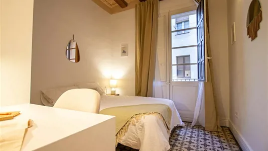 Rooms in Barcelona Ciutat Vella - photo 1