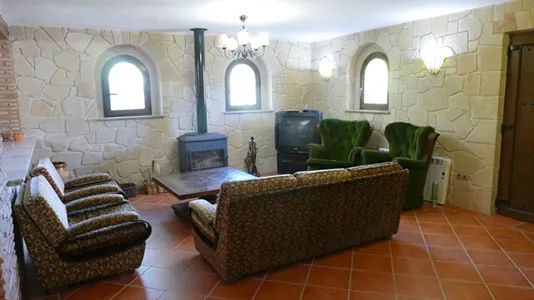 Rooms in Castellanos de Villiquera - photo 3