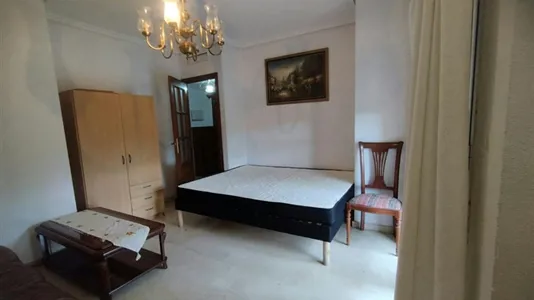 Rooms in Córdoba - photo 3