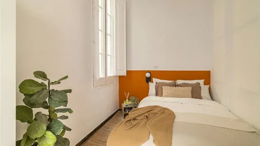 Rooms in Barcelona Ciutat Vella - photo 2