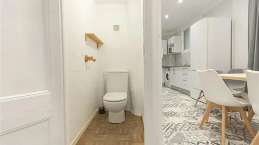 Rooms in Barcelona Ciutat Vella - photo 10