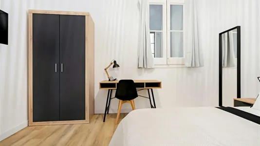 Rooms in Barcelona Eixample - photo 5