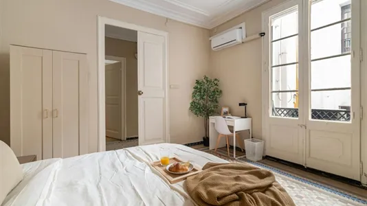 Rooms in Barcelona Ciutat Vella - photo 5