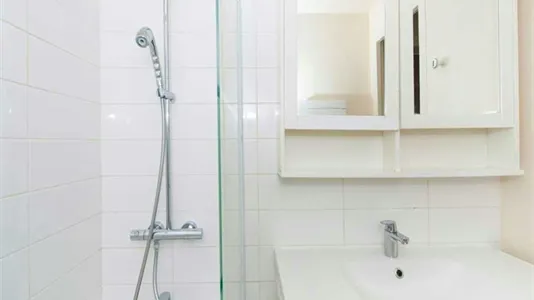 Rooms in Paris 10ème arrondissement - photo 9