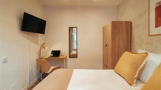 Rooms in Barcelona Eixample - photo 3