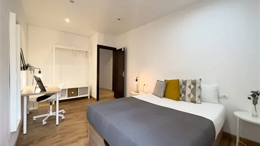 Rooms in Barcelona Ciutat Vella - photo 2