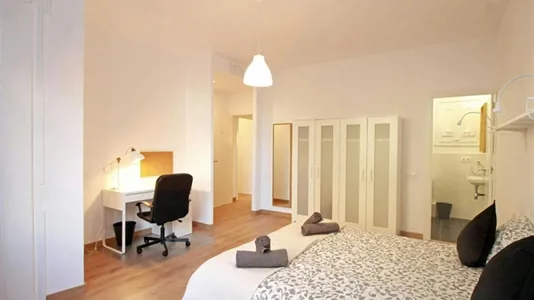 Rooms in Barcelona Eixample - photo 2