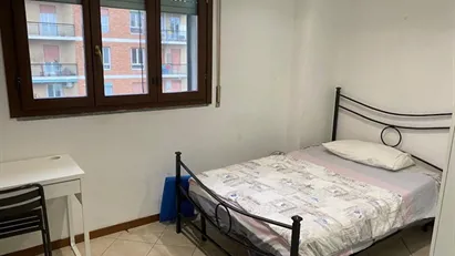 Room for rent in Milano Zona 6 - Barona, Lorenteggio, Milan