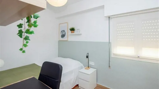 Rooms in Valencia Extramurs - photo 1
