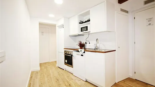 Rooms in Barcelona Sants-Montjuïc - photo 9