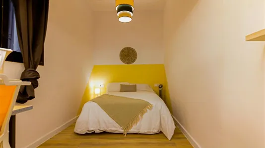 Rooms in Barcelona Ciutat Vella - photo 2