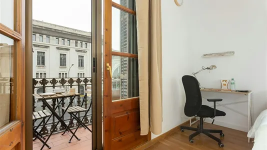 Rooms in Barcelona Ciutat Vella - photo 4