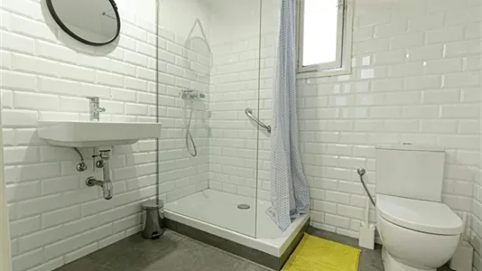 Rooms in Barcelona Eixample - photo 10