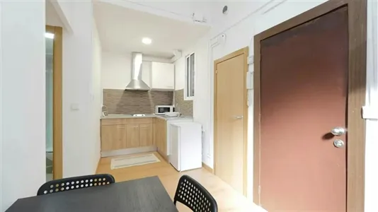 Rooms in Barcelona Ciutat Vella - photo 8