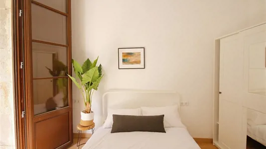 Rooms in Barcelona Ciutat Vella - photo 2