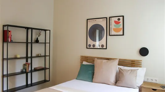 Rooms in Barcelona Eixample - photo 1