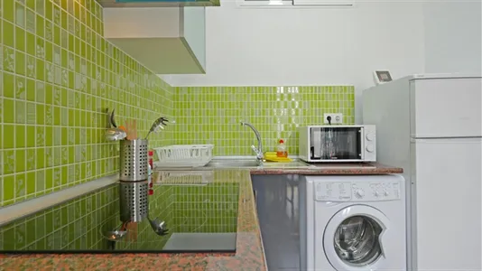 Rooms in Barcelona Ciutat Vella - photo 7