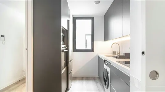 Rooms in Barcelona Ciutat Vella - photo 5