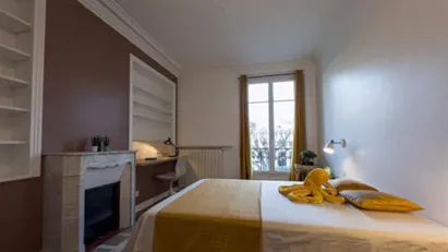 Room for rent in L'Haÿ-les-Roses, Île-de-France