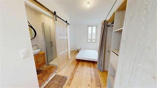 Houses in Angoulême - photo 3