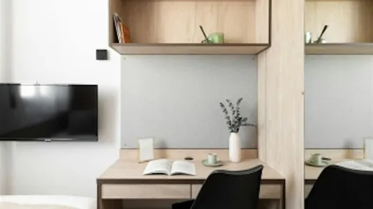 Rooms in Madrid Moncloa-Aravaca - photo 1