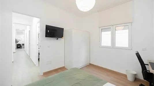 Rooms in Málaga - photo 4