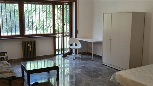 Rooms in Roma Municipio II – Parioli/Nomentano - photo 4