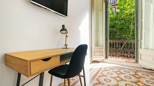 Rooms in Barcelona Eixample - photo 8