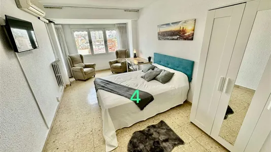 Rooms in Zaragoza - photo 1