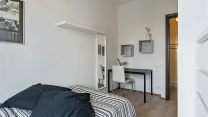 Room for rent in Milano Zona 6 - Barona, Lorenteggio, Milan