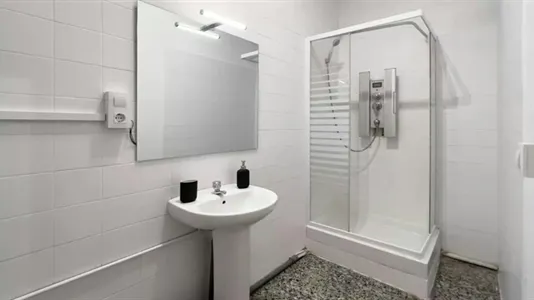 Rooms in Barcelona Ciutat Vella - photo 6