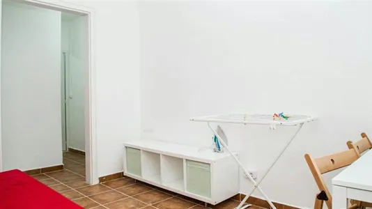 Rooms in Barcelona Ciutat Vella - photo 9