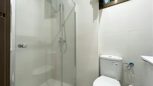 Rooms in Barcelona Ciutat Vella - photo 9