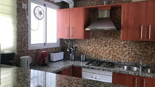 Rooms in Los Bermejales - photo 2