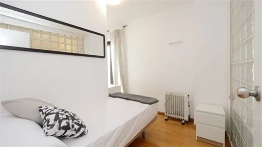 Rooms in Barcelona Ciutat Vella - photo 1