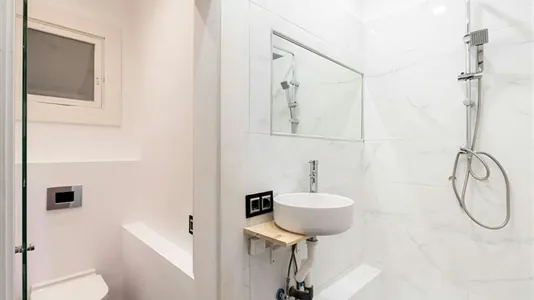 Rooms in Barcelona Ciutat Vella - photo 10